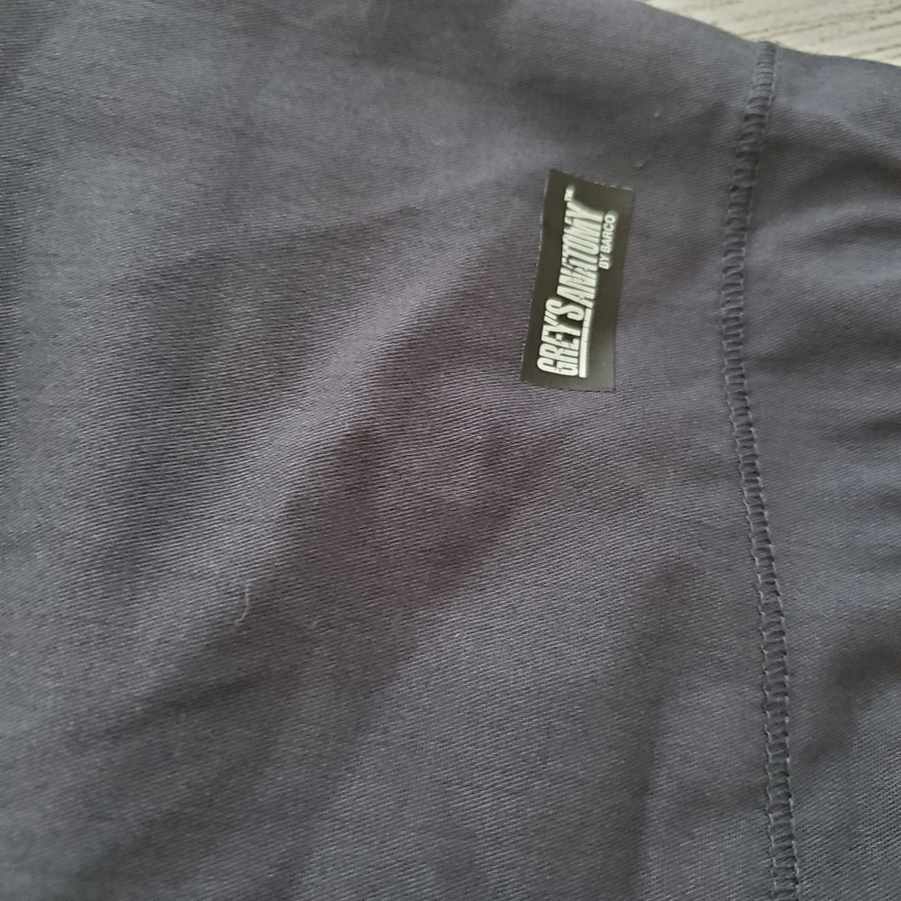 Greys Anatomy Women's charcoal grey scrub top. Size small. - Picture 9 of 9